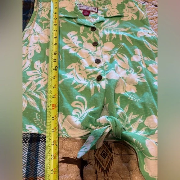 Caribbean Joe Floral Green/white Sleeveless button up tie front top with collar - Picture 9 of 10